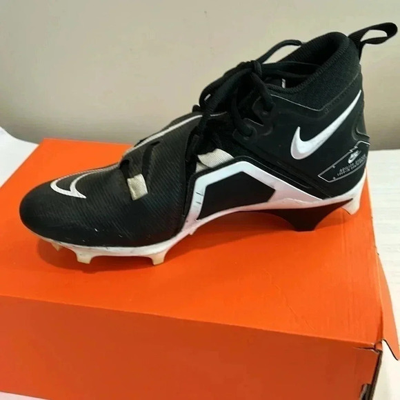 Nike Men's Alpha Menace Pro 3 Mid Football Cleats - Picture 2 of 6